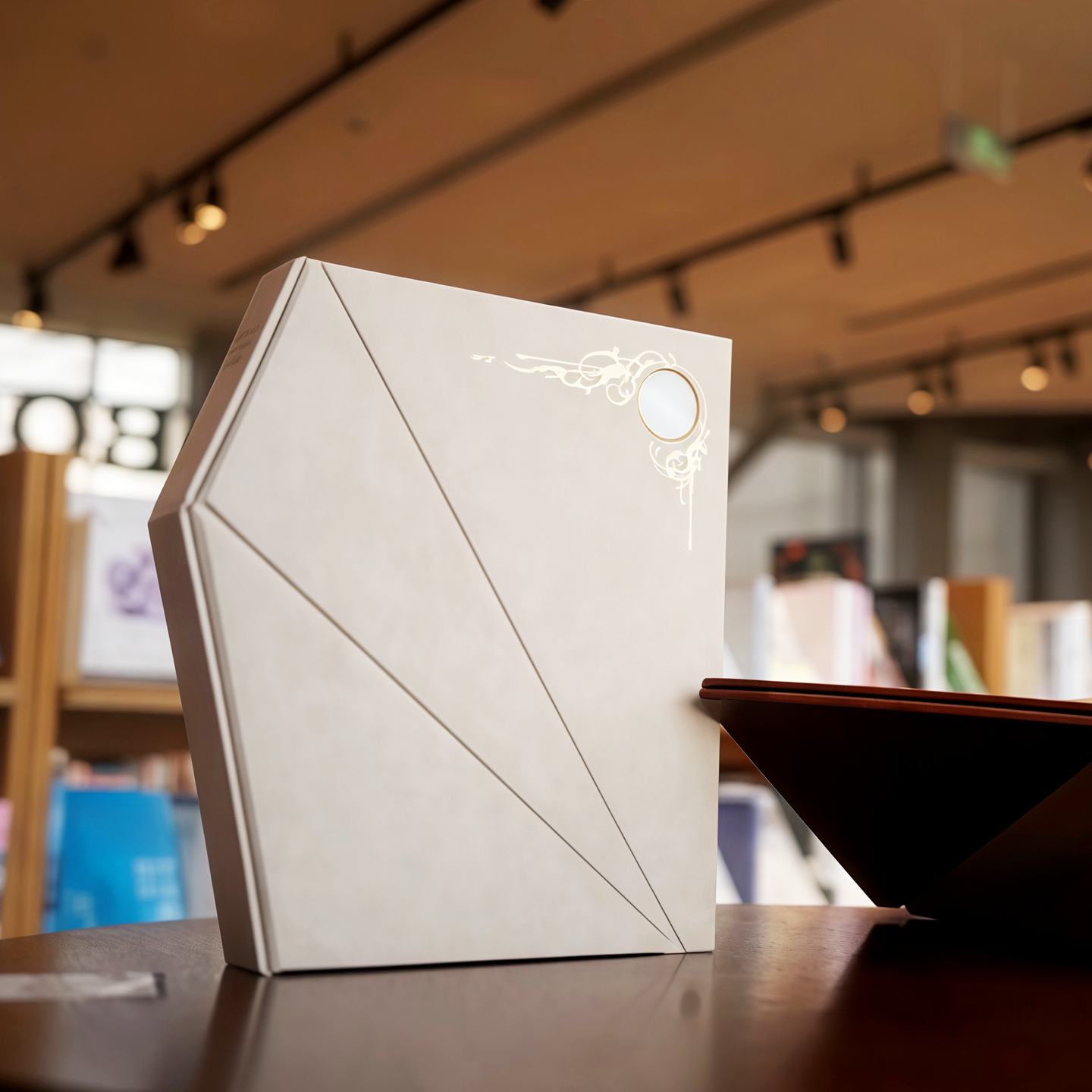 Lunaria Self-Standing Leather Journal